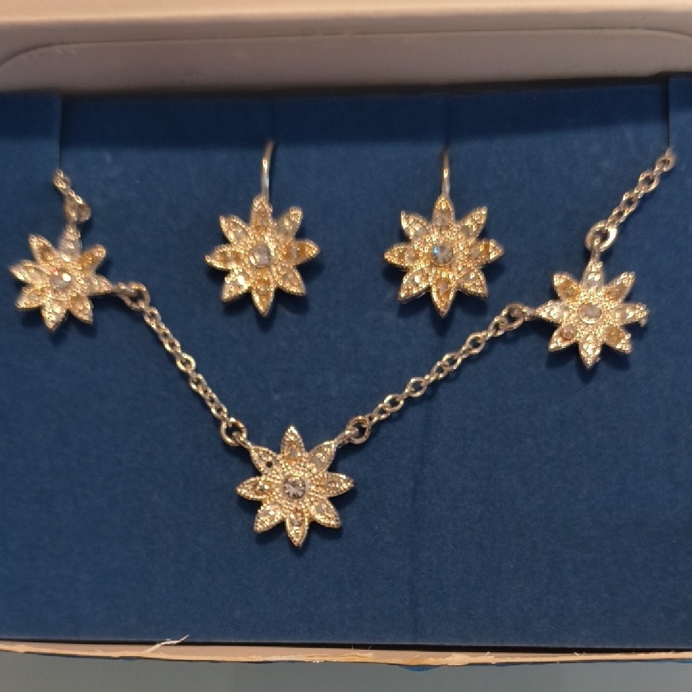 Avon Gold Floral Necklace and Earring Set